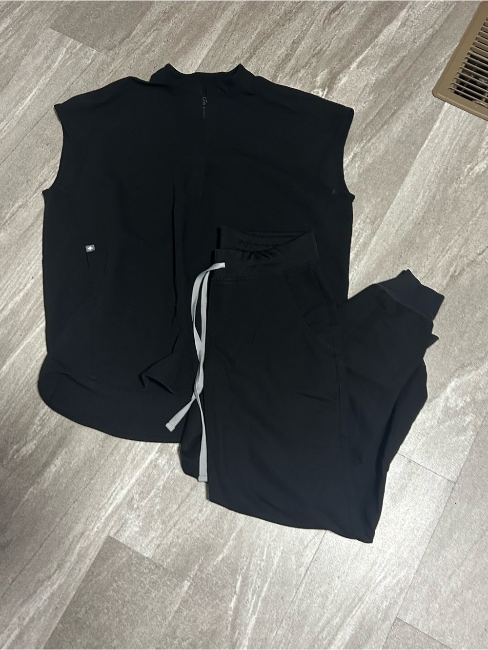 Figs Black XS Rafaela Top and Small petite jogger pants
